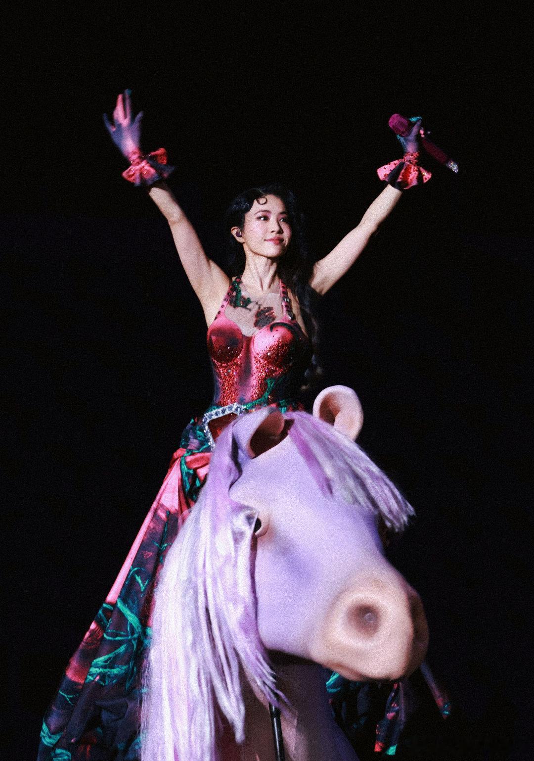 蔡依林2026收官站安可骑士精神蔡依林安可骑士精神 广州收官场直接封神！以《骑士