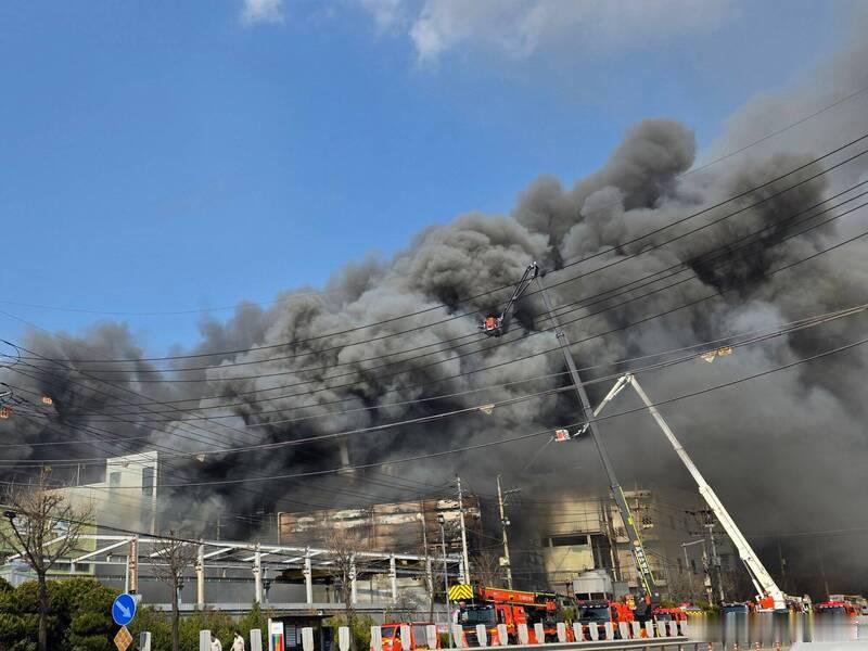 韩国大田工厂火灾致14死60伤，火警警报疑被人为关闭海外新鲜事 一起重大火灾事故