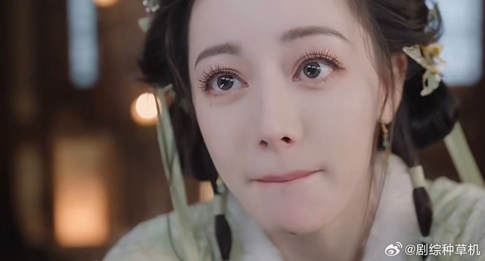 贺思慕美瞳迪丽热巴贺思慕戴了美瞳 迪丽热巴贺思慕戴了美瞳，不能戴吗白日提灯热度