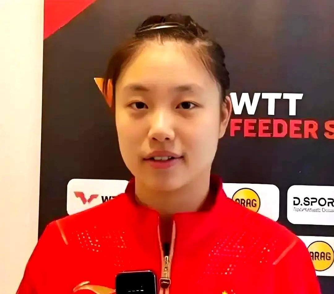 早田希娜出局了，战胜早田的是国乒19岁小将。

这小姑娘可不是撞大运的菜鸟，早田