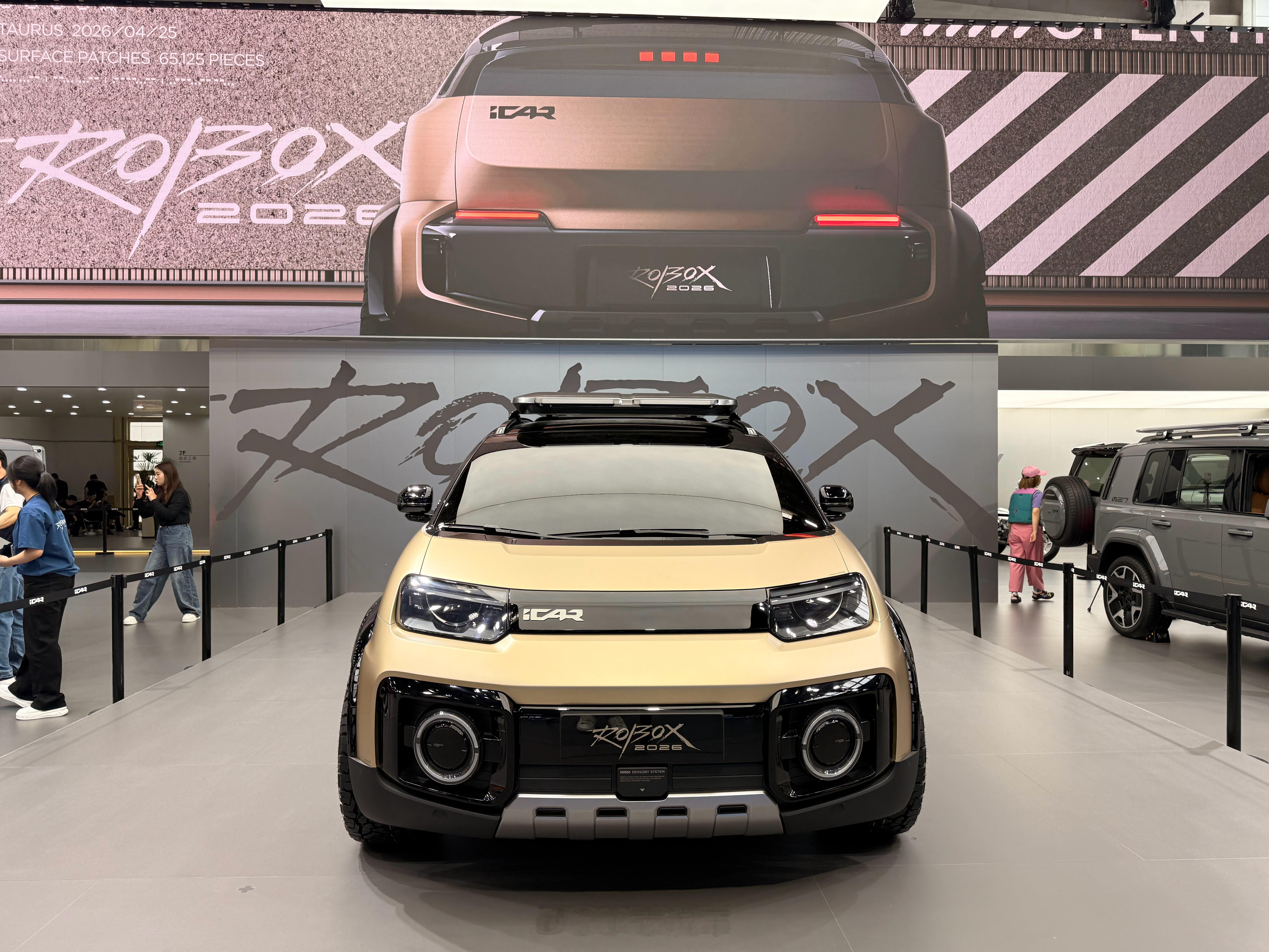 北京车展E1馆iCAR展台，被这台ROBOX狠狠惊艳到了！彻底撕掉"方盒子"标签