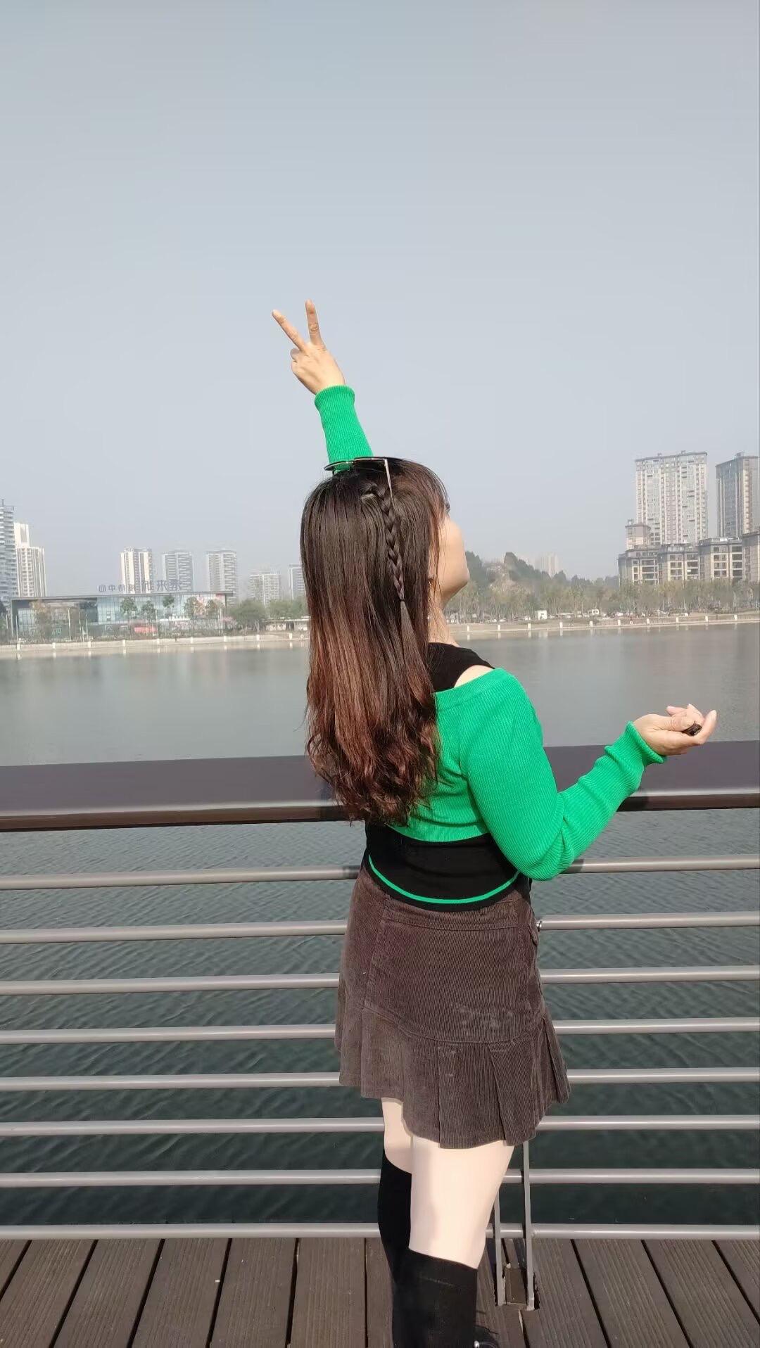 感情这东西，真心的输了，吃醋的输了，专一的输了，重感情的也输了，只有无...