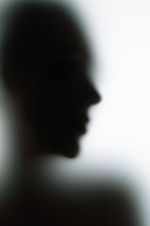 𝑾𝒆𝑪𝒉𝒂𝒕｜荧幕审美笔记留白是东方审美里最高级的技巧。眉眼留有余地