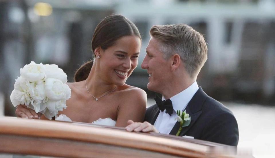 德媒报道，前女子网球选手阿娜-伊万诺维奇正式向慕尼黑法院提交了离婚申请，希望与其