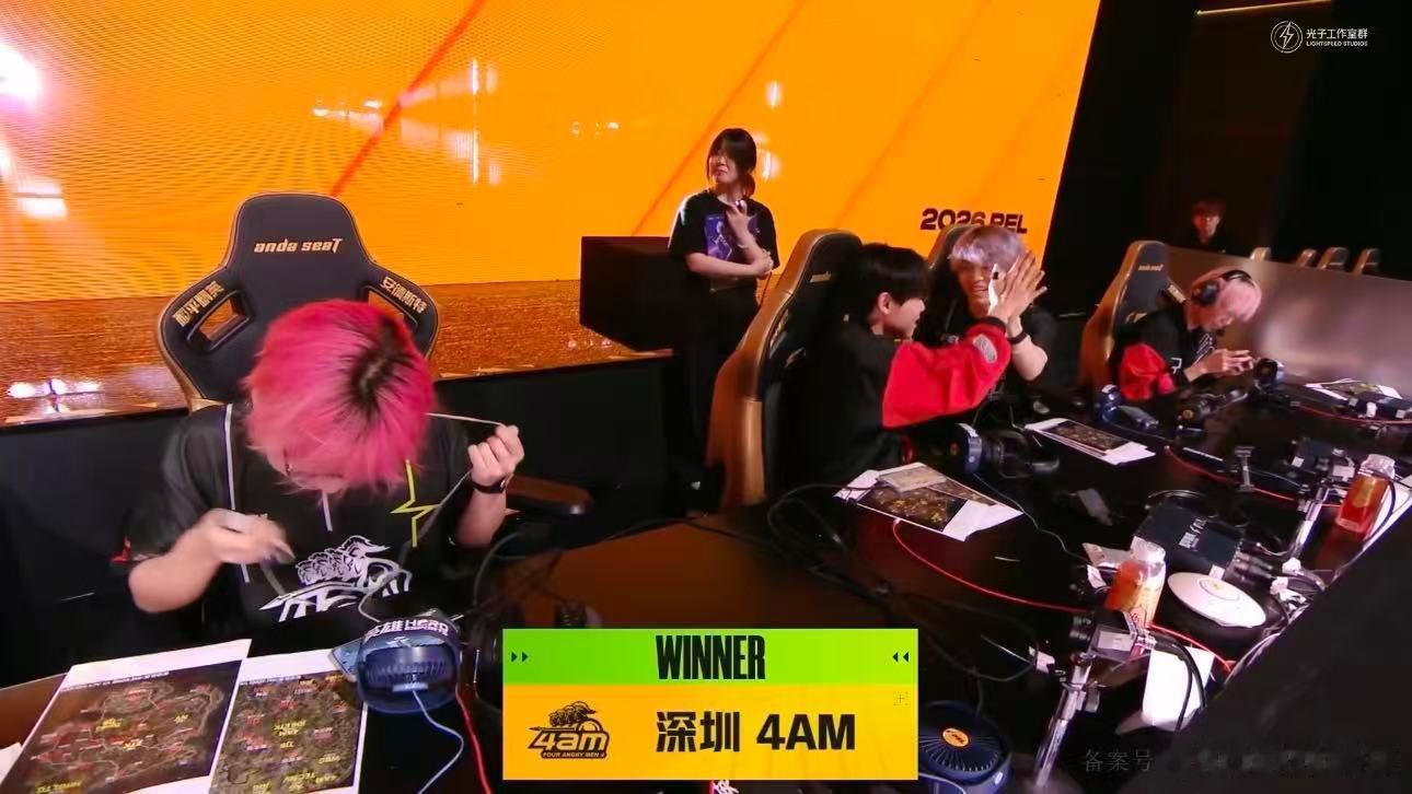 4AM三连暴走吃鸡4AMmingskr7淘汰MVP 决赛圈4AM战队拉开枪线突袭