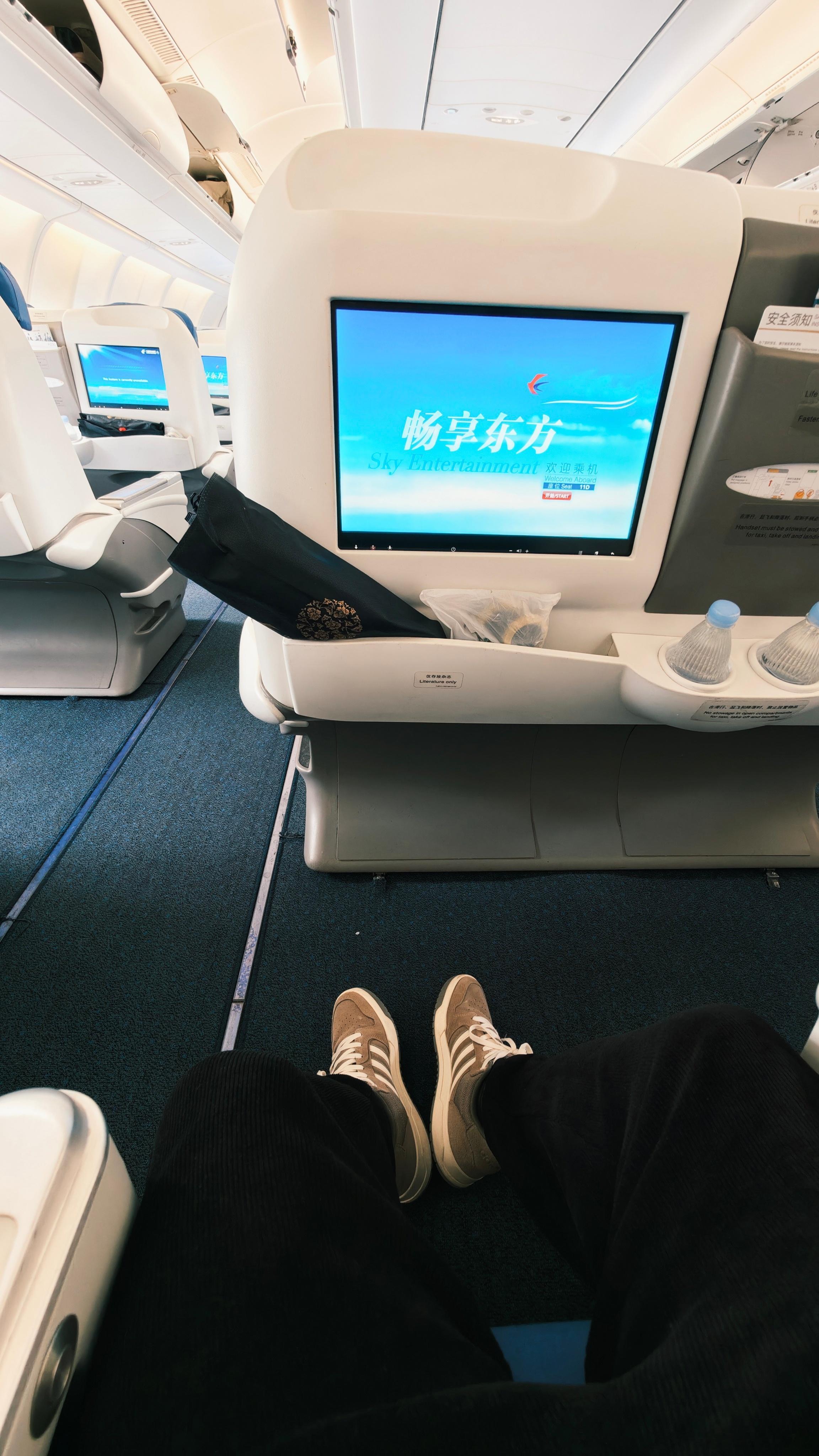 现在睡觉基本就是在飞机上补补了，从10号开始要一直忙到月底。