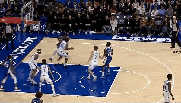 扫地僧！恩比德不倒地真不会打球！
在今天NBA常规赛费城对阵黄蜂的第二节比赛中，