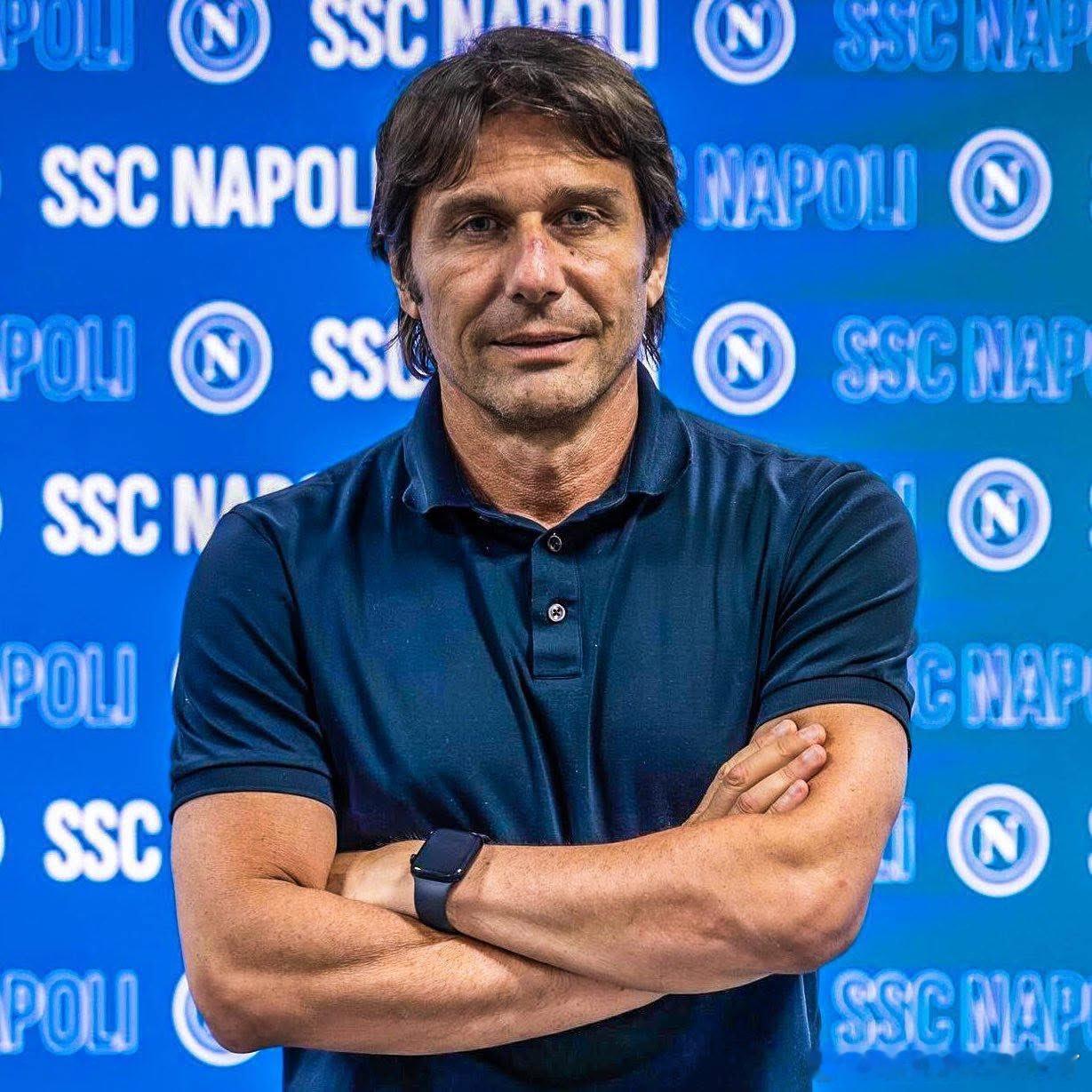 意大利媒体透露那不勒斯主帅孔蒂有望在冬窗获得高达4400万英镑的引援资金，而他重