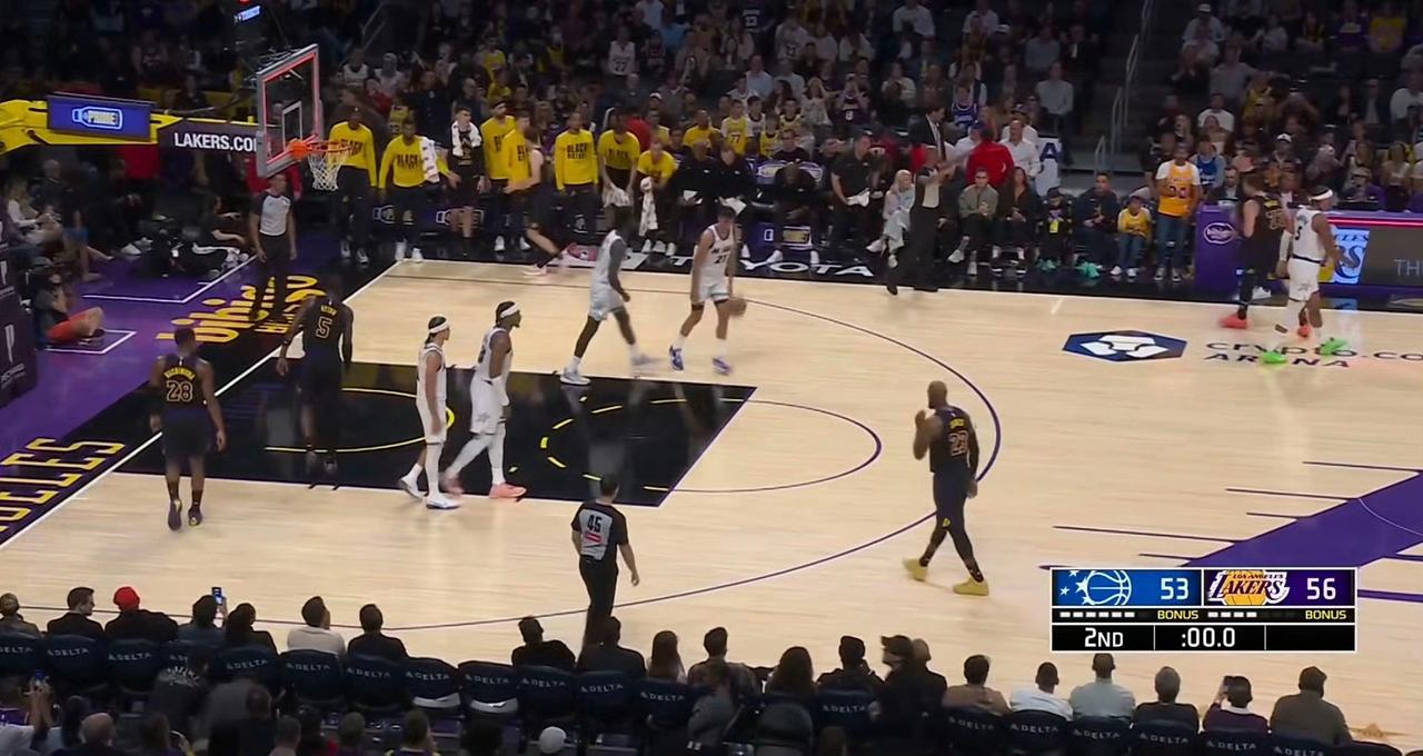 上次主场打魔术，湖人被小瓦格纳三分准绝杀，去年最遗憾的失利之一。今天会有火箭侠吗