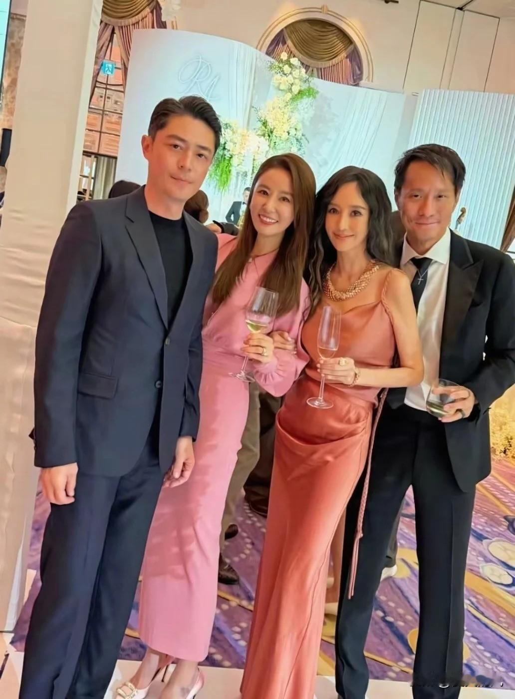 娱乐圈恩爱夫妻不少，
但像霍建华林心如这样
“越老越甜”的倒是稀有物种。

最近