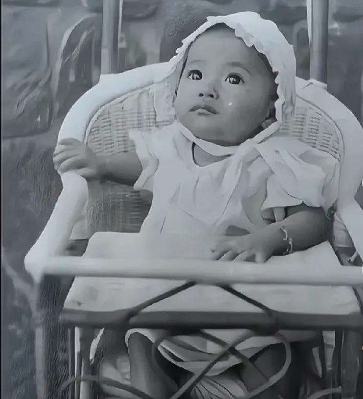 帕查拉公主的外婆风华绝代，出身于顶级权贵之家，从小美到老，下嫁夫家，拥有享不尽的