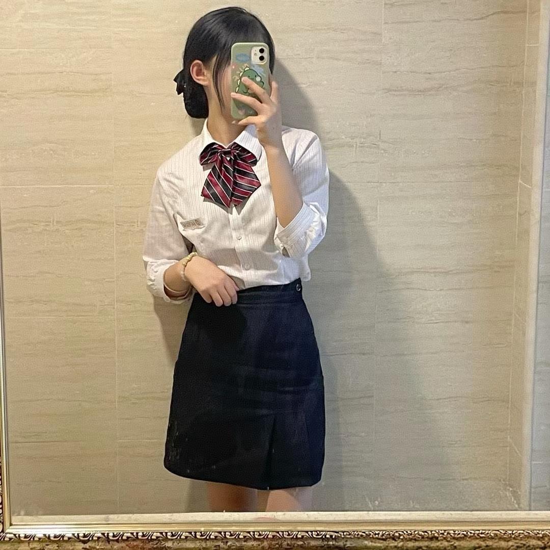 礼拜一压力最大，洗手间透透气周一 压力大 卫生间自拍