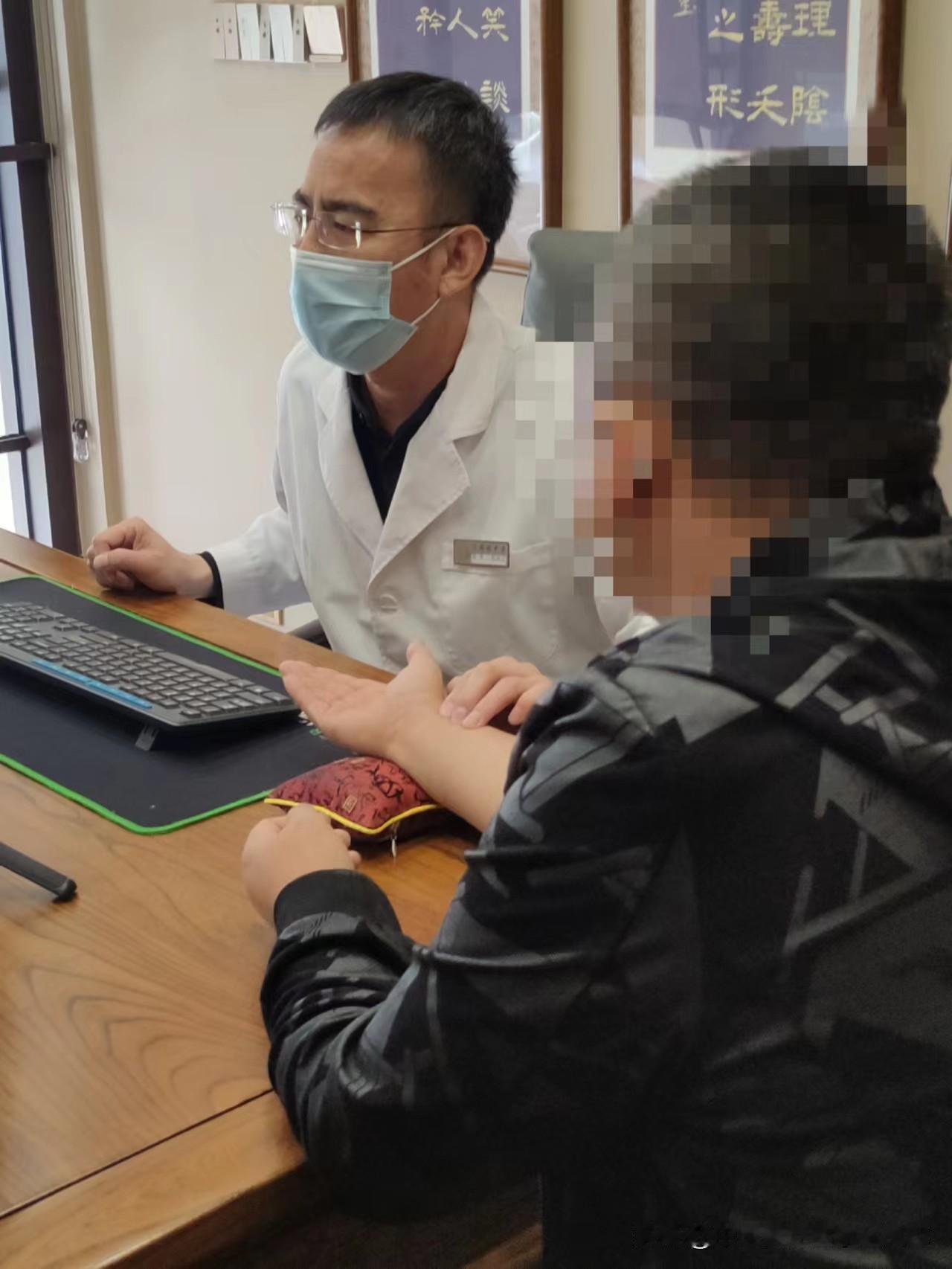 姚女士，胆结石9.1mm＊4.5mm，胆囊炎，胸胁胀痛，失眠、入睡困难、易早醒、
