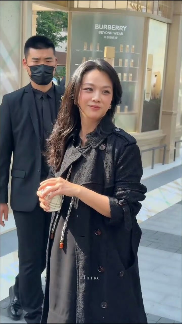 挺着孕肚参加活动一点儿不影响汤汤貌美汤唯