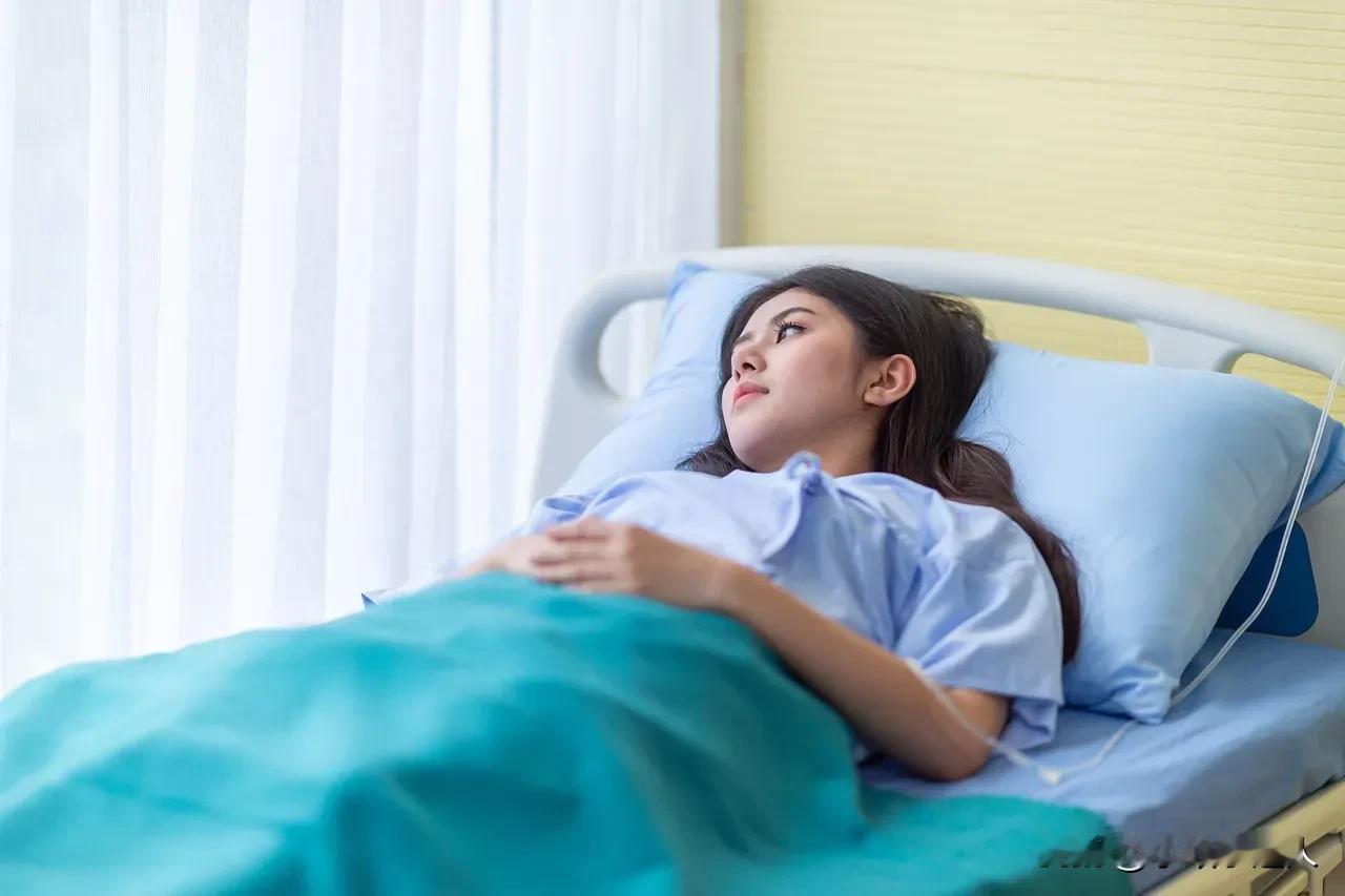 浙江杭州，一个29岁的女子没谈过恋爱，但是私密处却长出了一个“鸡蛋”大的肿包，本