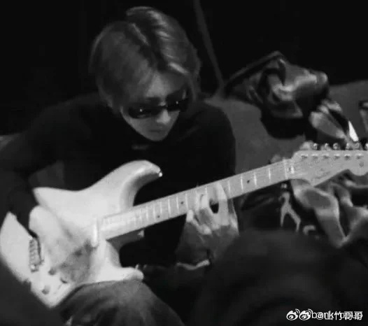 破防了！王琳凯这波真的太圈粉✨建筑工人大叔为留守女儿拍海报，小鬼得知后主动合影、