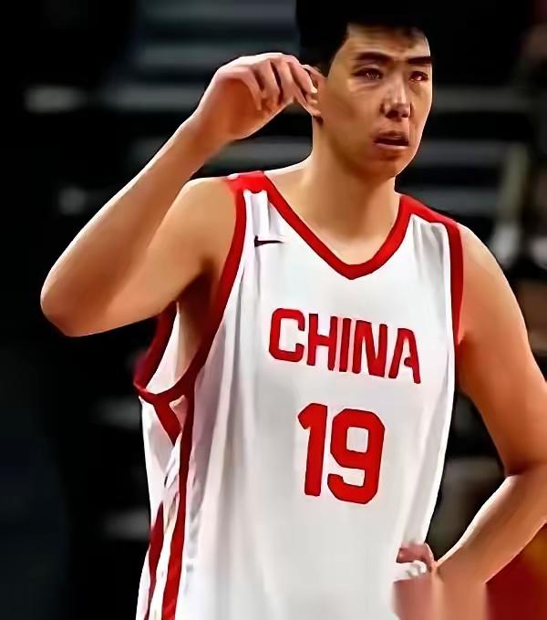 徐昕还在恨杜锋吗？
一个大个子中锋成长之路最怕的就是腰椎、膝盖受伤，伤病会直接摧