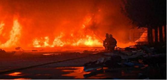 不装了，特朗普准备发动战争，六国被列入名单，各大势力选边站
 
“我结束了八场战