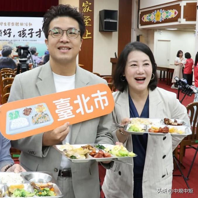 民进党立委吴思瑶今（24日）在脸书发文声称，今天从早到晚陪伯洋连跑五场行程。他再