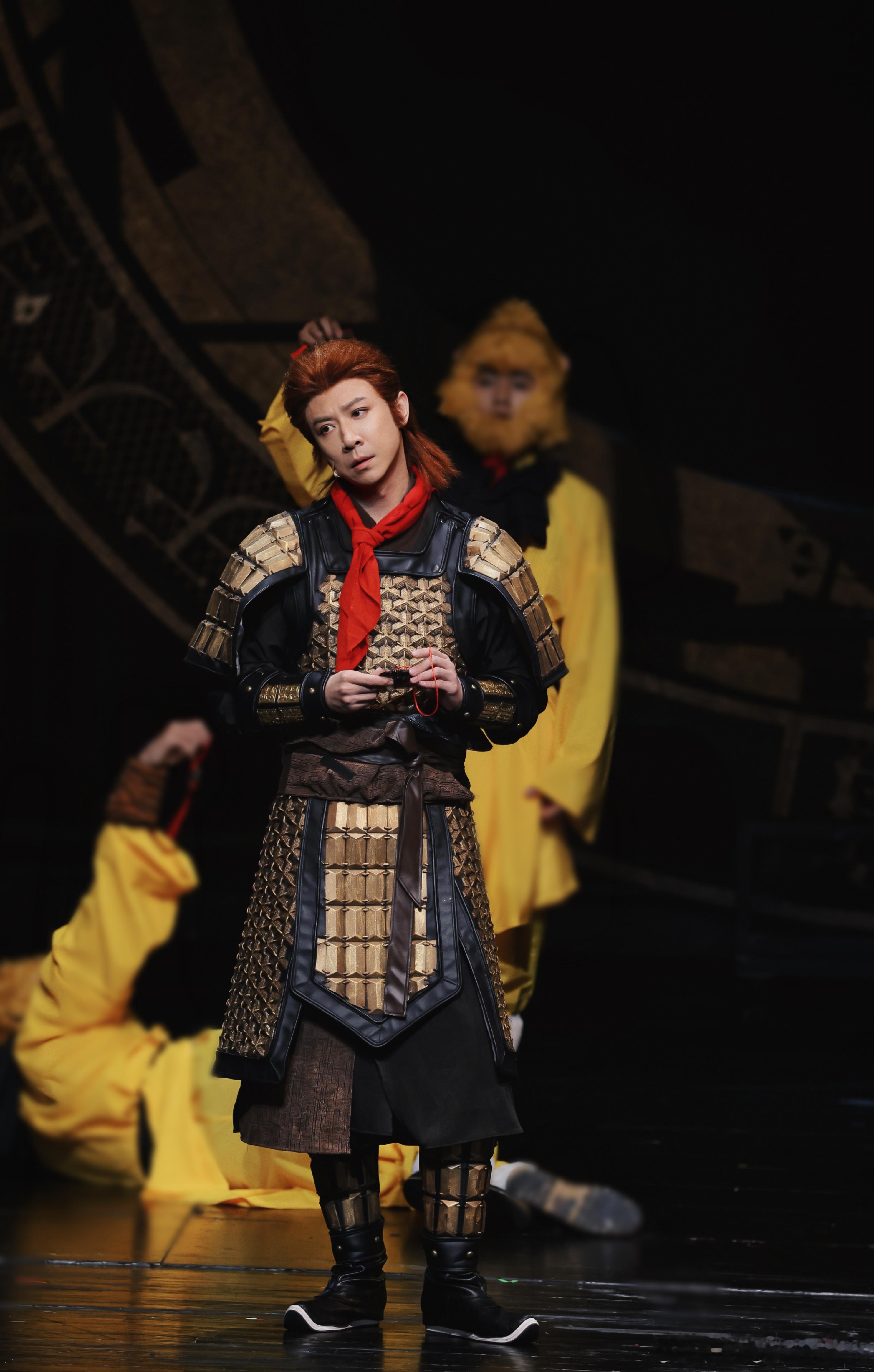 张维伊首次当导演眼睛先红了恭喜张维伊导演首部导演作品《大话西游》北京站圆满收官！