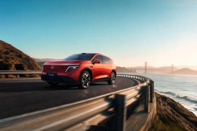 东风日产 NX8 联合《上新了故宫》，推出了「喜柿橙意」限定配色，包含了外观和内