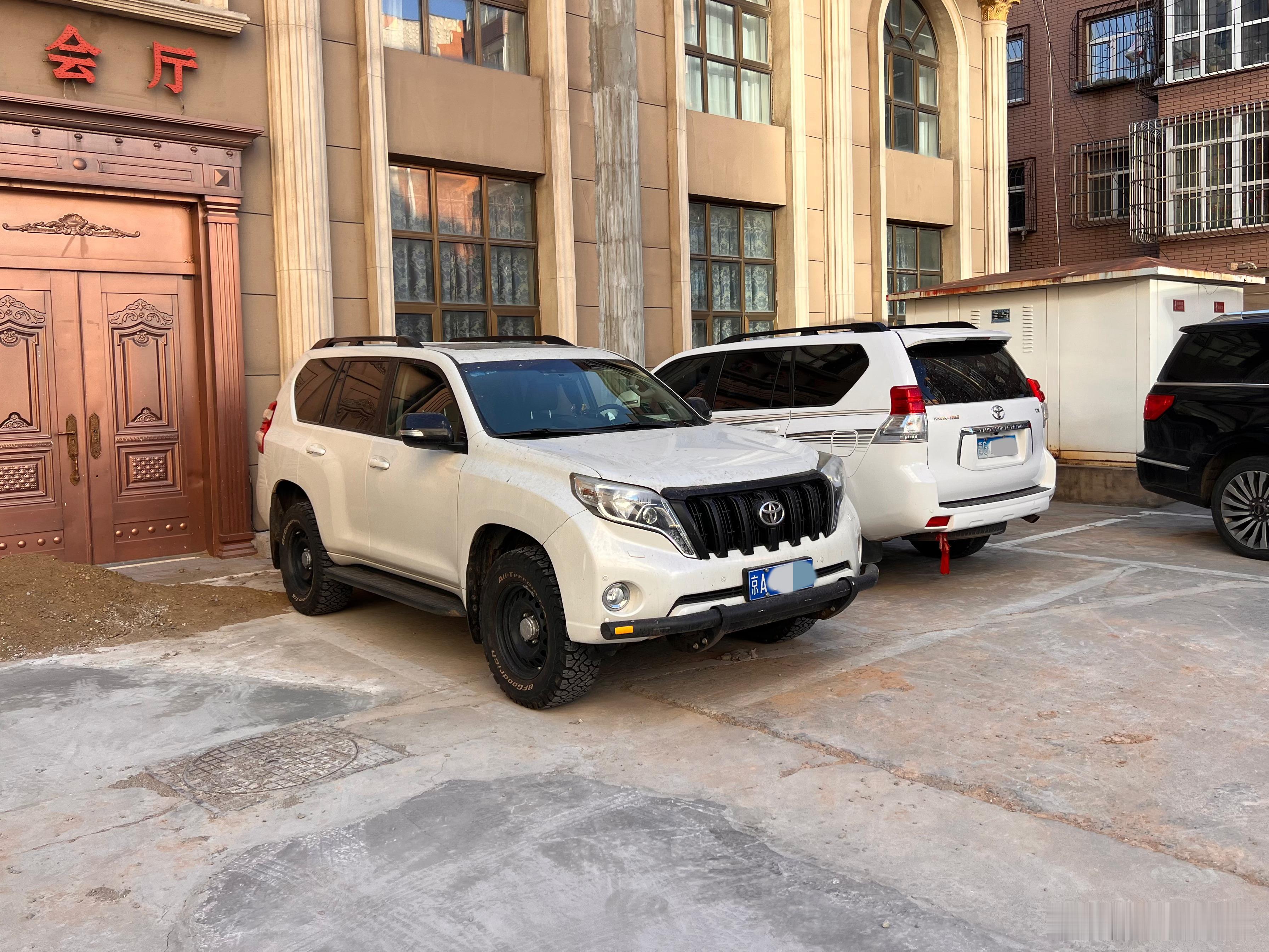 我发现家里的车目前处于一种困境——窄快V6和混动假宏光都很好地完成了当初买车时，