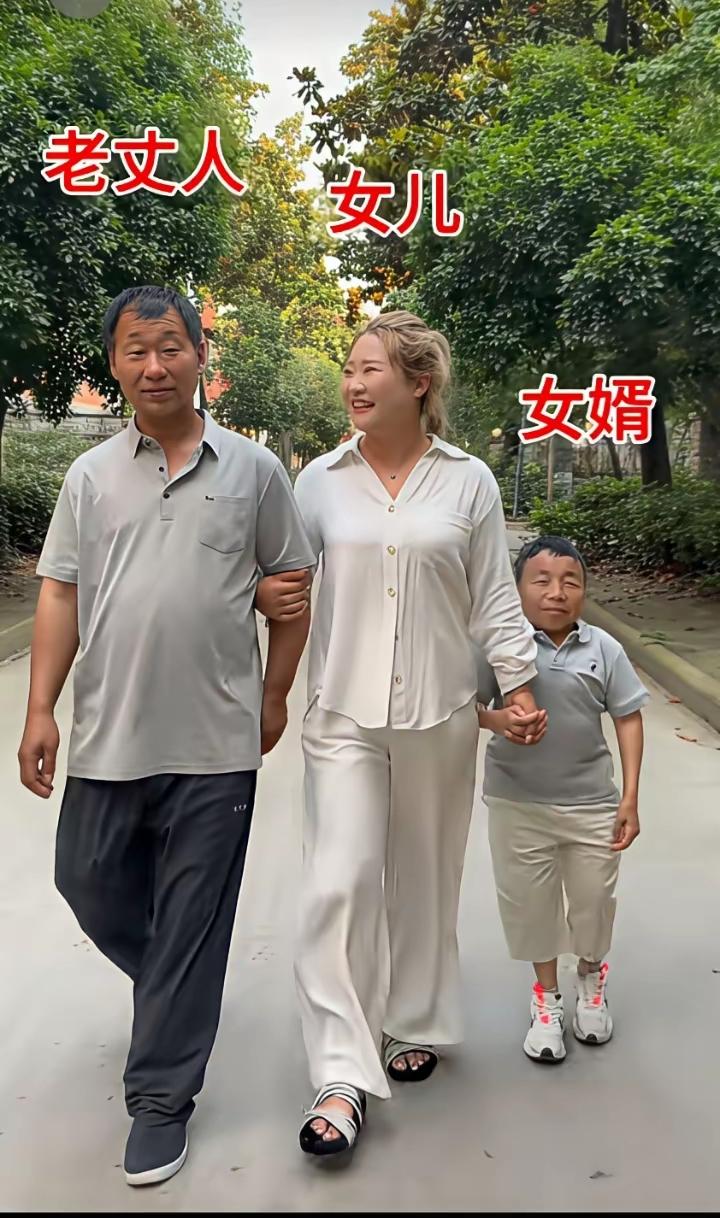 鞋大鞋小只有自己知道，所以人们的眼光，人们的观点不重要。
我们所认为的郎才女貌，