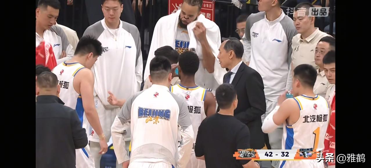 整个CBA都找到了击败北京北汽队的办法。就是送周琦去罚球线。反正他一个罚不进。然