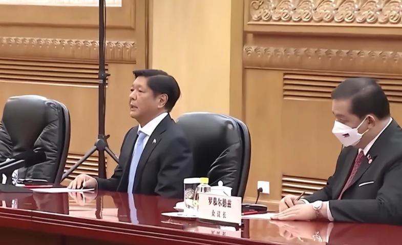 真是白眼狼一个！中国十年恩情真是喂了狗。9月7日，菲律宾表态，美菲的军事活动不会