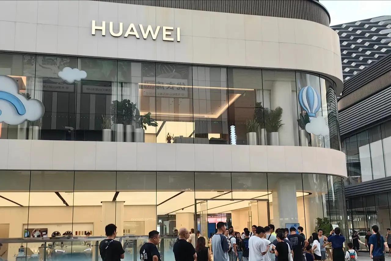 真不愧是mate60呀，遥遥领先，“抢不到，根本抢不到”

今天的华为门店真正是