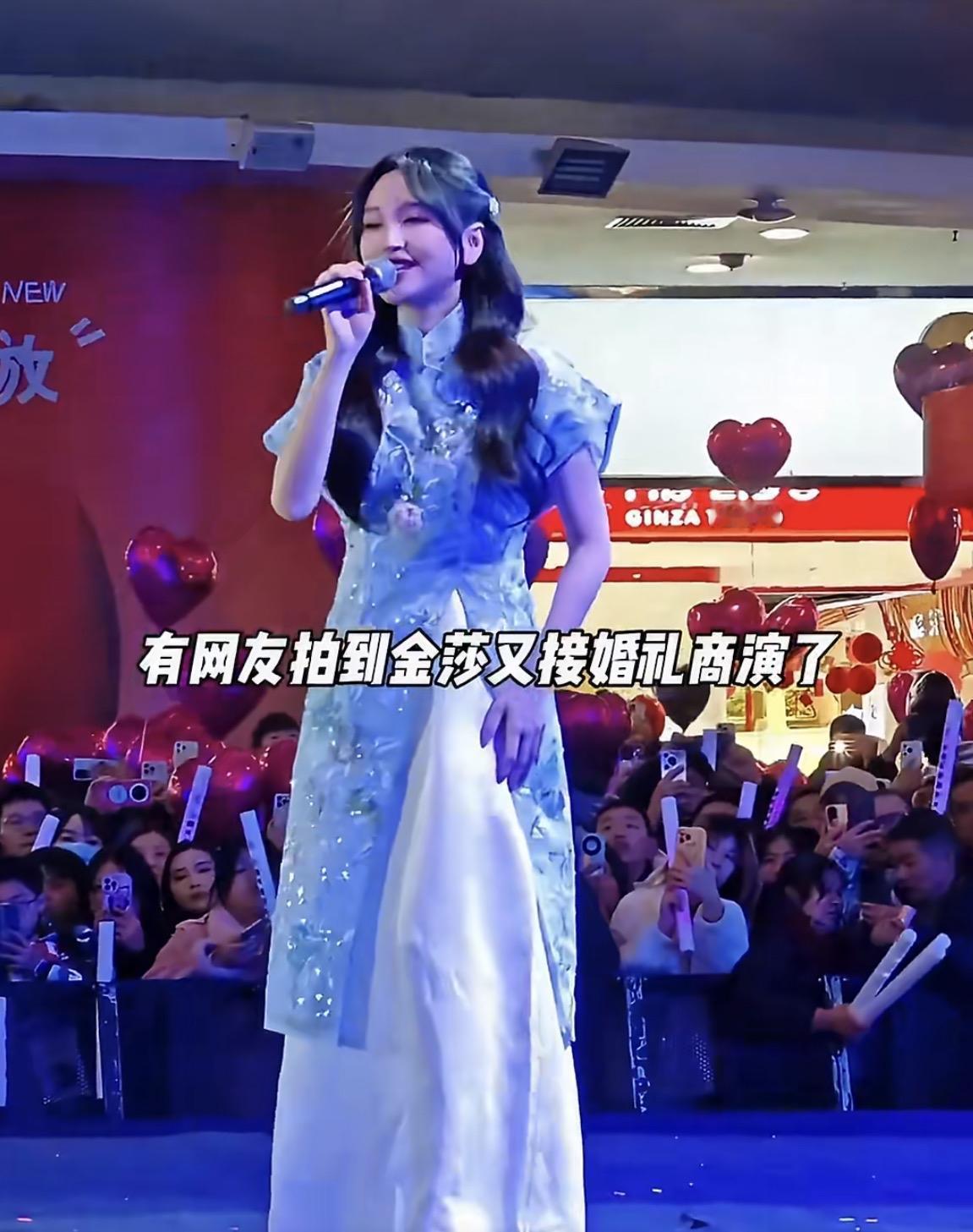 金莎这番话，算是把“艺人赚钱”这四个字洗白了。面对“三首歌35万”的报价争议，她