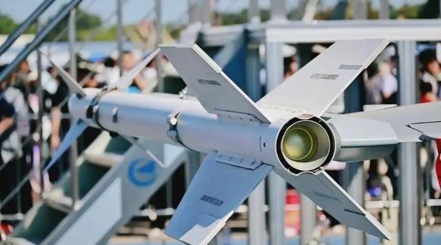 北约 32 国恐怕做梦都没想到，那个曾经被按在地上摩擦的塞尔维亚，如今手里竟多了