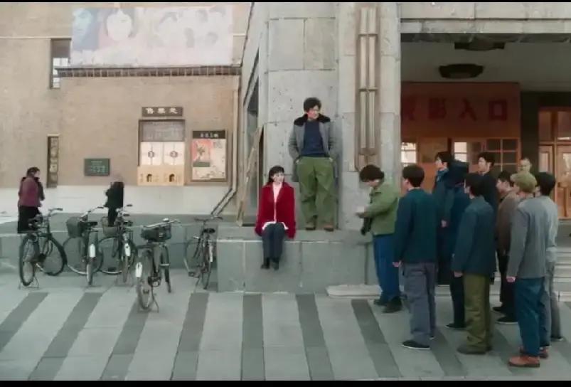 她因为太漂亮，人生反而毁了。
 
街坊都说，崔小红那张脸是祸水。果然，她被混混霍