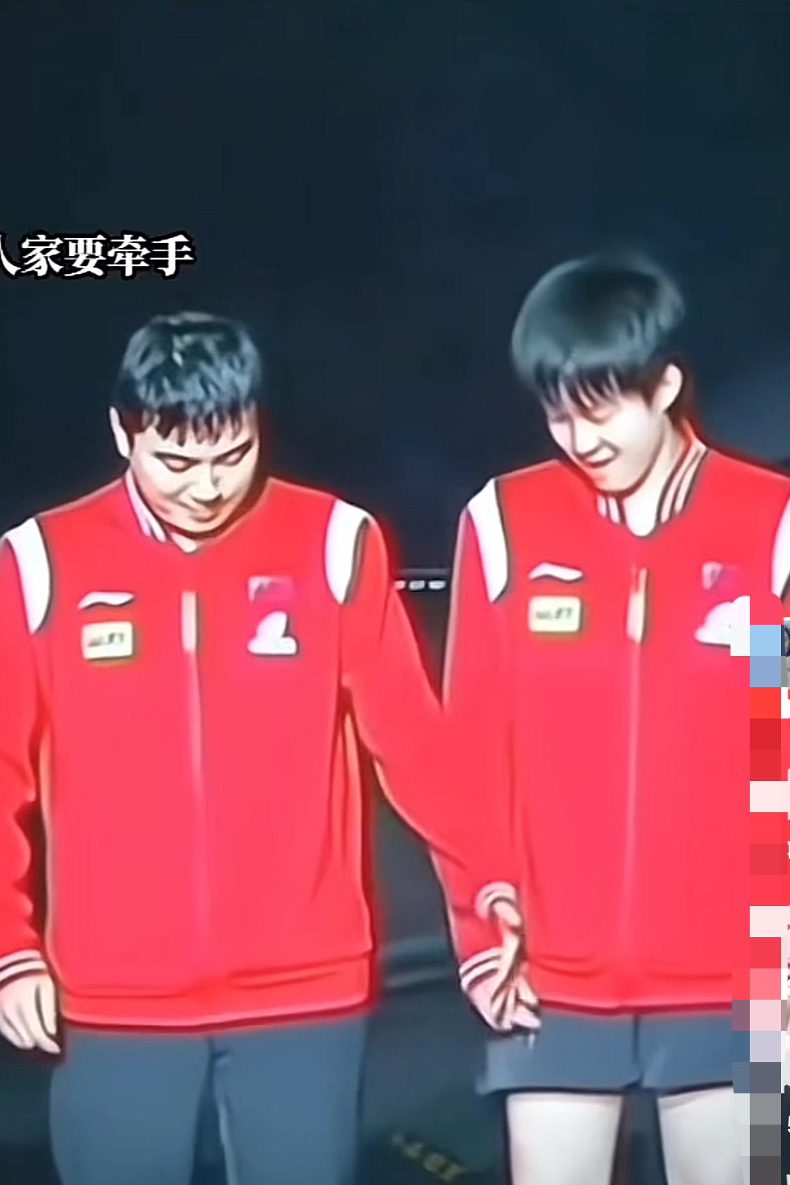 大胖：头弟，过来。
大头：啥事？

大胖：我们又一起出征世乒赛了。
大头：是的，