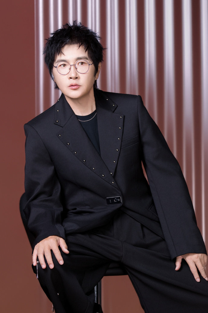 小沈阳发言时孙楠表情披荆斩棘小沈阳孙楠的表情层次太丰富，一点点释放笑意，每一个微