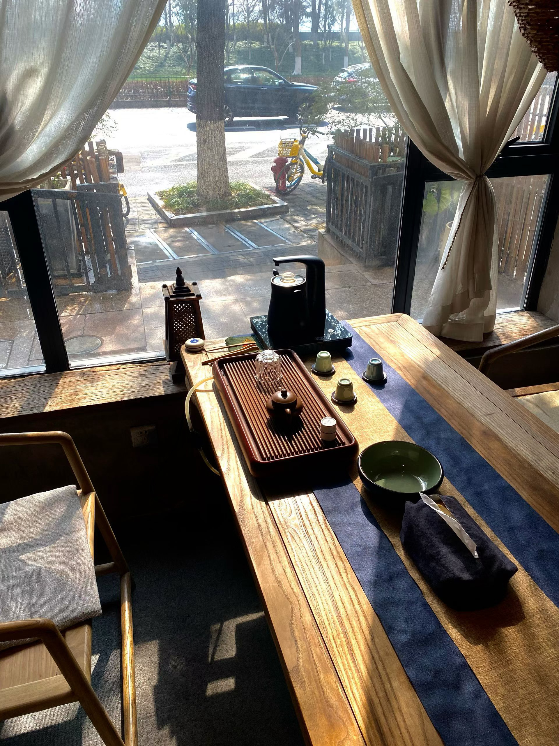 品茶赏器交友  留香茶心敬所有盖不住、也忘不掉的美好滋味。 