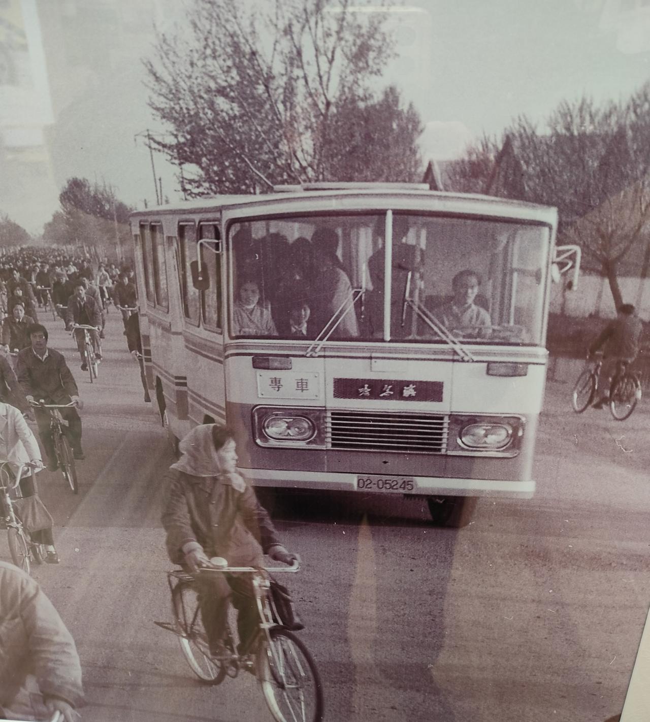 1974年至1994年，世界上很多国家都在使用哈尔滨客车厂制造的大型客车。哈尔滨