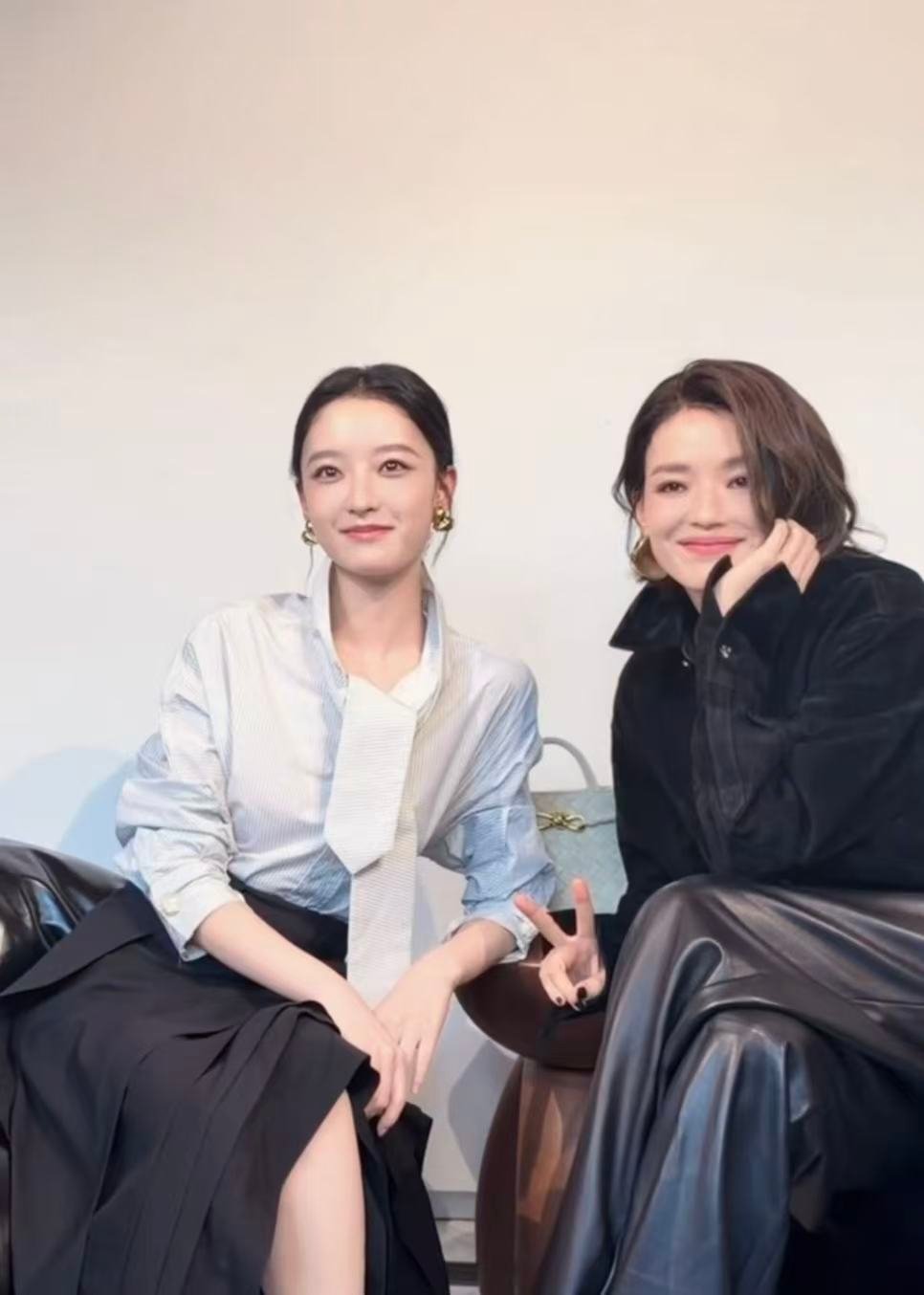 杨舒伊跟影后老板舒淇去了时尚圈影后老板舒淇带杨舒伊时尚圈上班一路跟着舒淇学习时尚