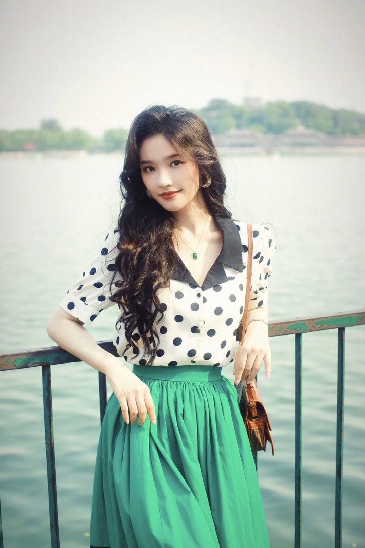 冬去春来演员给导演送假酒林允新剧送导演假酒冬去春来谁被林允这段狠狠戳中！沈冉冉省