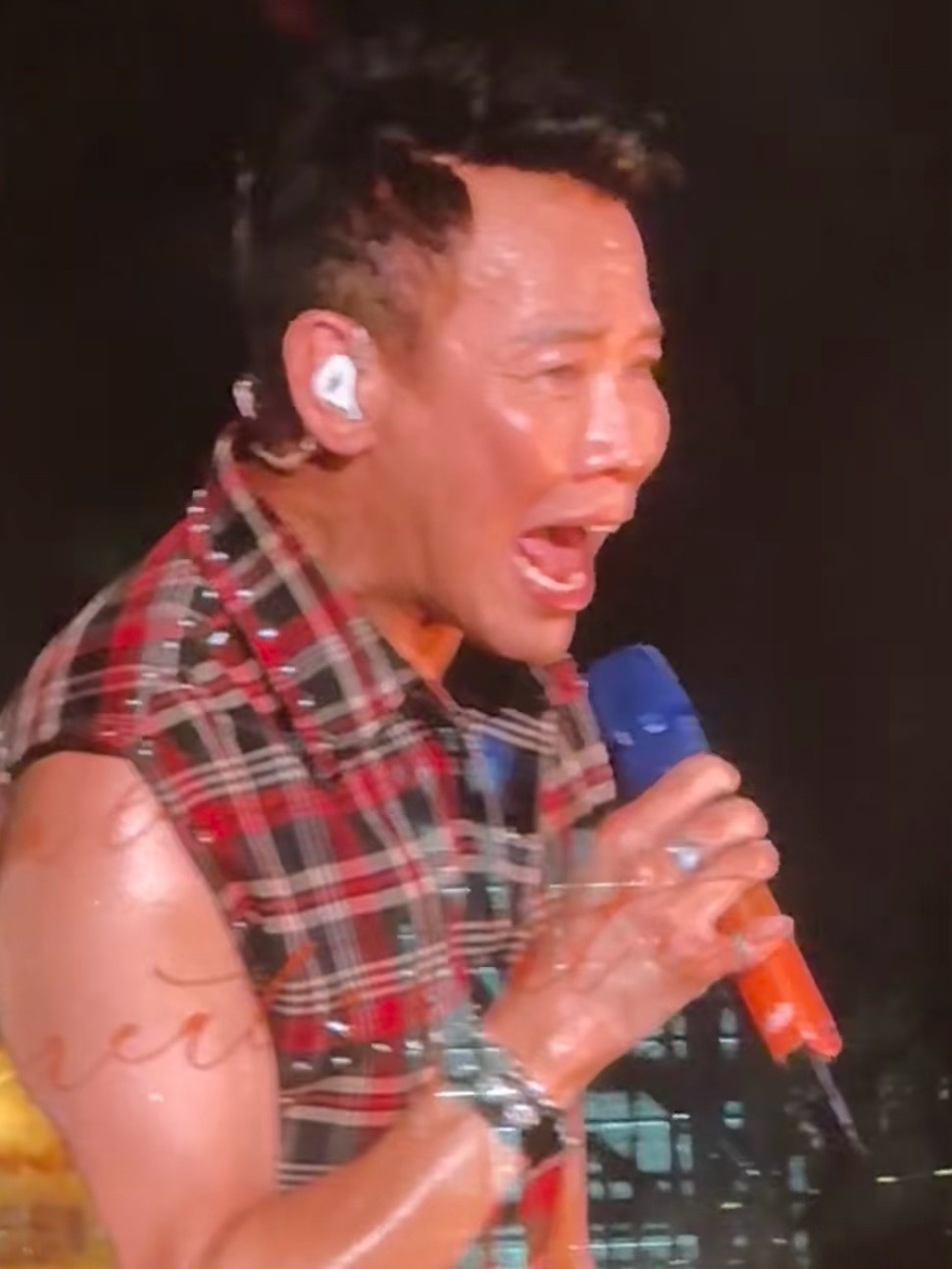 哈哈哈哈哈这个拍照技术赞成网友做站姐的请举手同意 ​​​