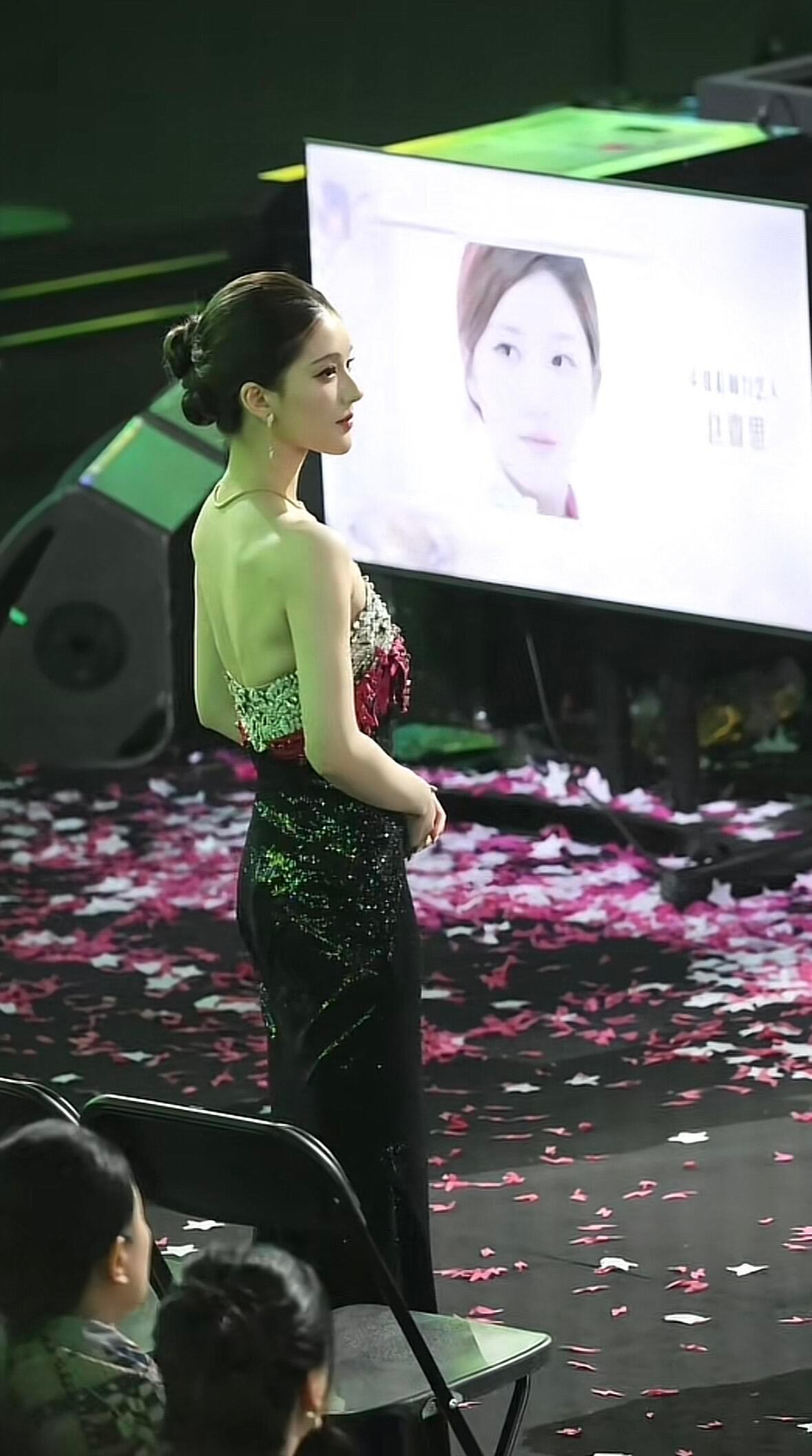 好牛的骨相 完全没瑕疵 艺术品来的吧…. 