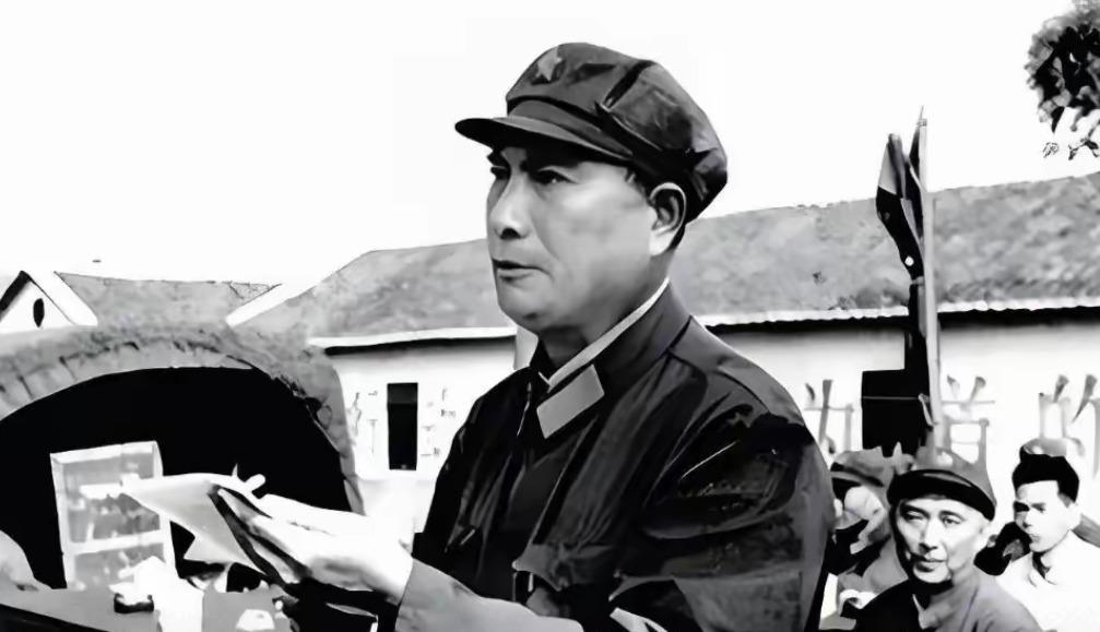 一个刚上任的军委副主席，上任第一件事不是忙军务，而是翻起了毛主席儿子家的药费单子