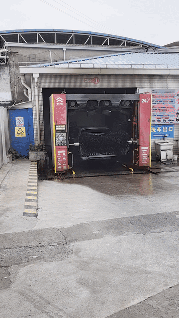 加油还能赚洗车费！
浦东大道云山路有家加油站，一次加油满160元，就附赠一次洗车