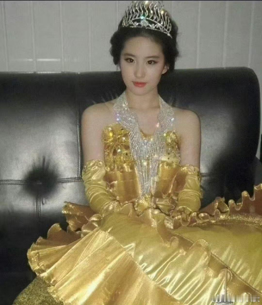 刘亦菲梦回19岁时的金鹰女神救命！戴上皇冠那一下直接梦回金鹰女神！都39岁了状态