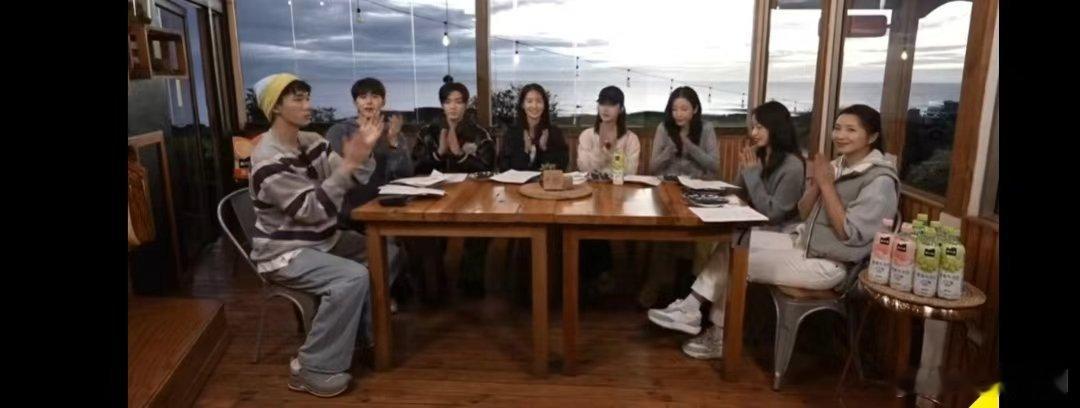 #花少6直播座位被审判##宋茜粉丝又得维权了# 座位被审判了 ​​​