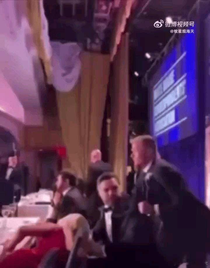 今天最大的新闻，白宫记者晚宴传出“枪声”，引现场一片混乱。但特勤局先救的万斯，然