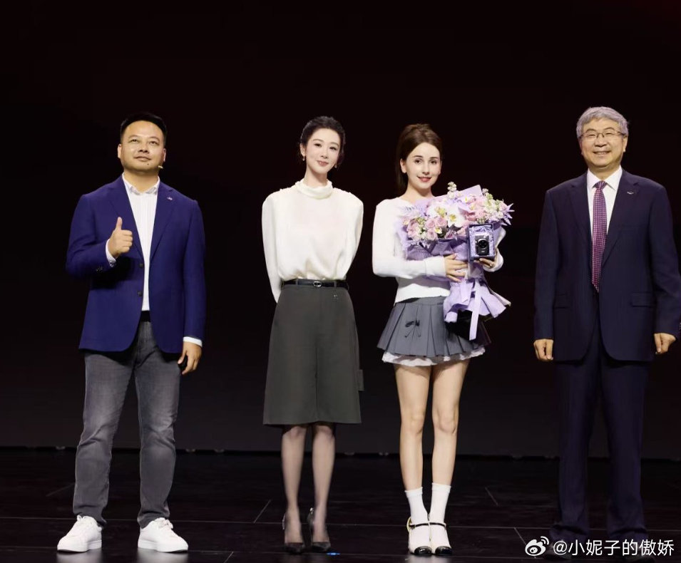 和闺蜜蹲完整场风云A9直播，最难忘的就是交车名场面，官宣两千万台销量之后，杨紫将