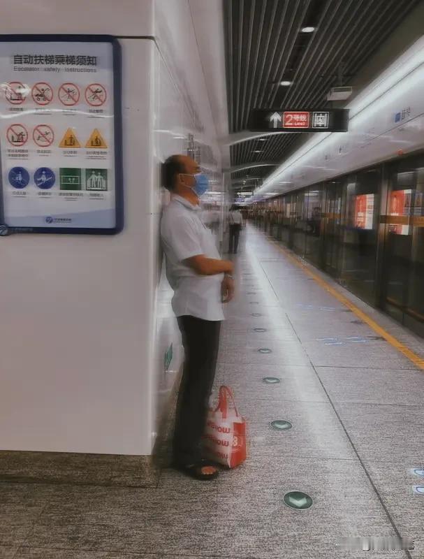 人这一辈子总是在等，等将来、等不忙、等下次、等有时间、等有条件、等有钱了。可是后