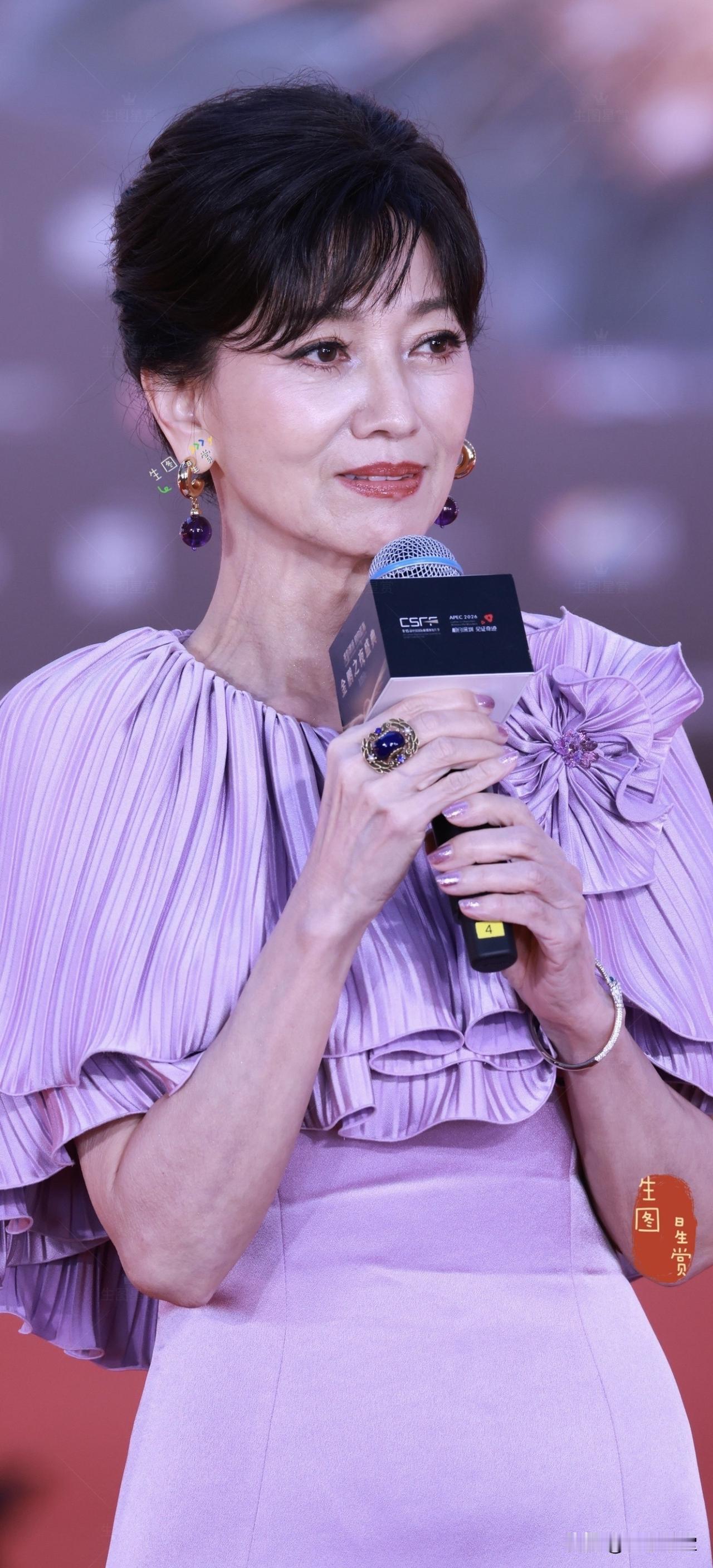 优雅从容，岁月不老！这状态，绝了！岁月真的偏爱美人~