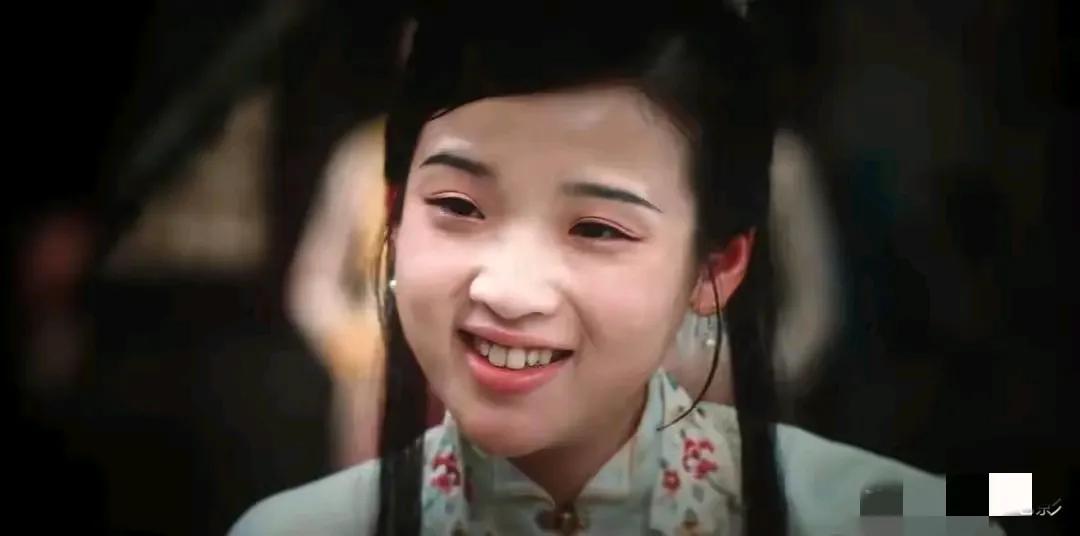 电影《红楼梦》中的林黛玉的扮演者遭遇了许多人的吐槽，有网友说：真想冲上去给这个林